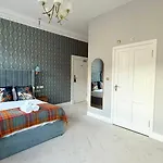 Armadillo Guest House- Adults Only בית הארחה *