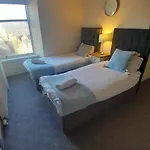 شقة Charming 4 Bdrm Beside The Royal Mile