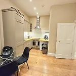2 Bedroom Apt, 4 Beds, 3 Tv Near Fountain Park