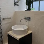 Stockbridge 1br With Parking * エディンバラ
