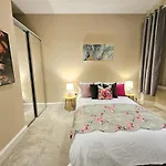 Apartmán 2 Bedroom Apt, 4 Beds, 3 Tv Near Fountain Park