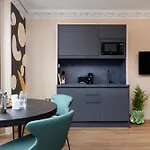 30 Castle Street 3*