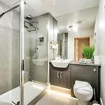 Bright & Modern Flat Apartment *