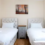 Luxurious Townhouse With Hot Tub Apartman