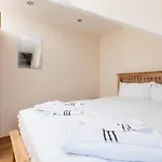 Luxurious Townhouse With Hot Tub * Edinburgh
