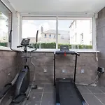 Luxurious Townhouse With Hot Tub