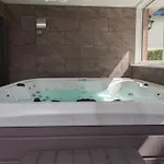 Luxurious Townhouse With Hot Tub * Edinburgh