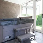Luxurious Townhouse With Hot Tub Edinburgh