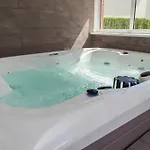 Apartman Luxurious Townhouse With Hot Tub *