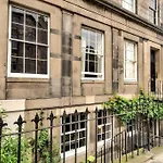 Hamilton Place - Beautiful And With Private Entrance Sleeps 4 Daire *