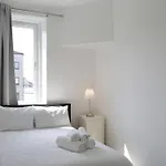 Beautiful Scandi-inspired One Bed In Stockbridge *