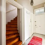 George Iv Bridge - Superbly Located 3 Bedroom!