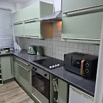 Апартаменты Immaculate Central Flat Near Edinburgh Castle With Free Private Parking Эдинбург