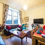 Morrison Roomz Hotel *