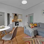 Stylish 2-bed Garden Вилла *