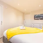 Bright 1-bed With Garden Near Braid Hills Golf Course Edinburgh