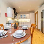 Family Friendly 3br Townhouse With 6 Beds And Parking