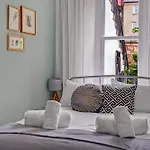 Stylish 2-bed Garden Вилла