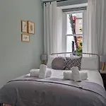 Stylish 2-bed Garden Вилла Эдинбург