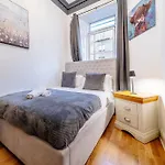 Monty's - 10 Guests 7 Beds Centre