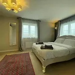 Entire 3 Bedroom House In Suburban Area Hébergement de vacances *
