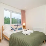 Spacious 5-bed With Garden Parking - Pass The Keys *