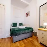 Ferienhaus Monty's - 10 Guests 7 Beds Centre