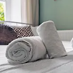 Stylish 2-bed Garden Вилла *