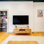 Mcdonalds House 10 Guests 10 Beds 15' Centre *