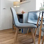 Stylish 2-bed Garden Вилла