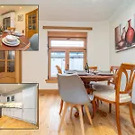 Family Friendly 3br Townhouse With 6 Beds And Parking * إدنبرة