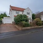 Spacious 5-bed With Garden Parking - Pass The Keys إدنبرة