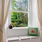 Stylish 2-bed Garden * Эдинбург