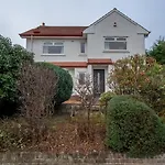 Spacious 5-bed With Garden Parking - Pass The Keys بيت للعطل إدنبرة