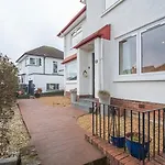 بيت للعطل Spacious 5-bed With Garden Parking - Pass The Keys