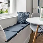 Stylish 2-bed Garden Вилла