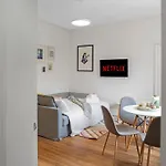 Stylish 2-bed Garden