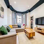 Mcdonalds House 10 Guests 10 Beds 15' Centre