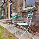 Вилла Stylish 2-bed Garden *