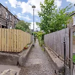 Stylish 2-bed Garden