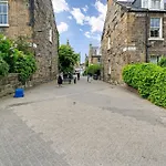 Stylish 2-bed Garden