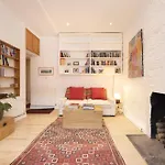 Chic 1-bedroom In New Town