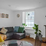 Stylish 1br Urban Stay, Centre *