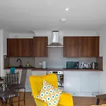 Stylish 1br Urban Stay, Centre