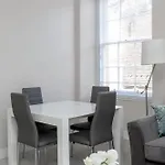 Grassmarket Modern Two Bedroom אדינבורו