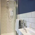 Fully Licensed In Peaceful Neighbourhood Apartment *