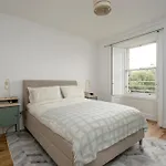Elegant 2-bedroom In New Town Near Princes Street