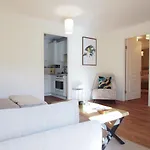 דירה Fettes - Homely 2bd In Quiet Development *