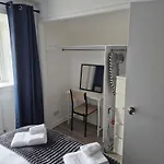 Bright 2 Bedroom Apartment, Close To Uni, Free Parking, Fast Wi-fi Daire *