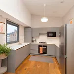 Stylish 2-bedroom In Leith Apartment Edinburgh